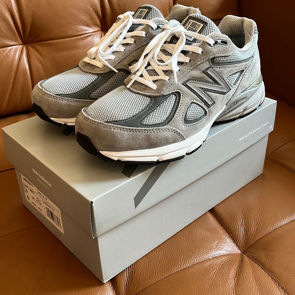 New Balance 990 v4  grey. made in USA